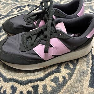 New Balance Women's Black and Pink Sneakers